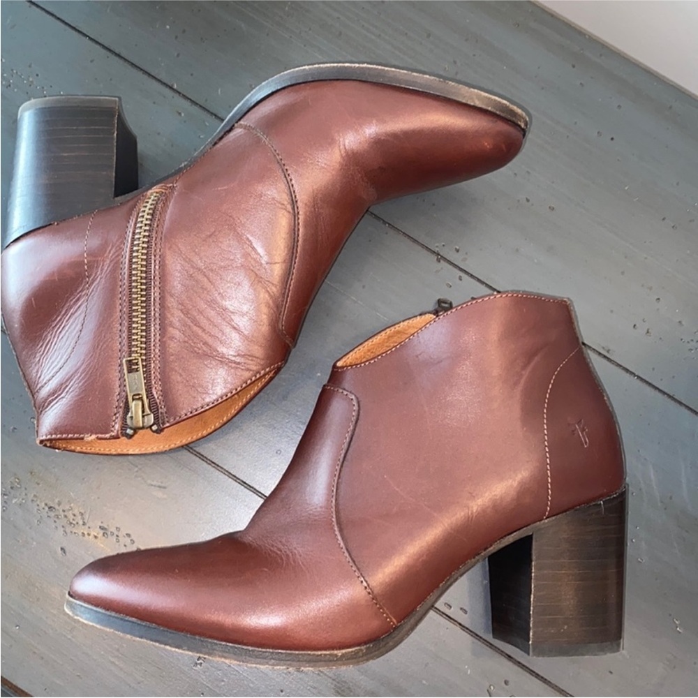 FRYE Nora Zip Heeled Ankle Boot - size 7M
